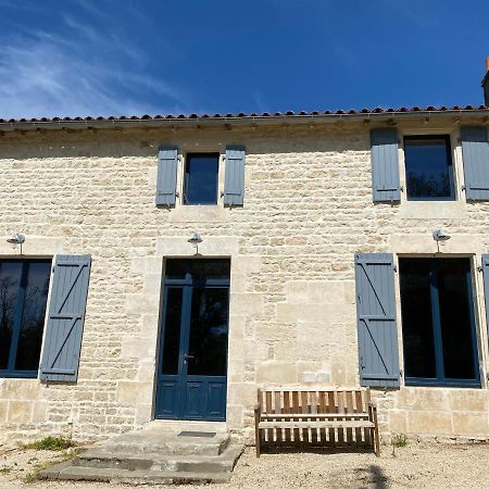 Chateau Des Loups - Les Pommiers Echire Bagian luar foto