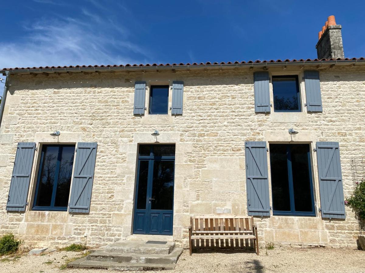 Chateau Des Loups - Les Pommiers Echire Bagian luar foto