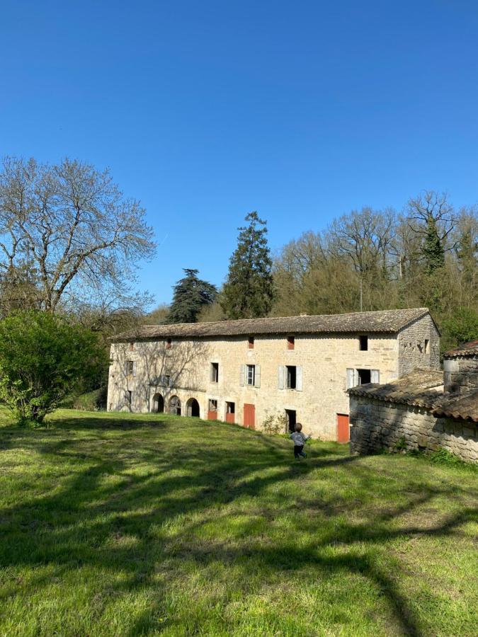 Chateau Des Loups - Les Pommiers Echire Bagian luar foto