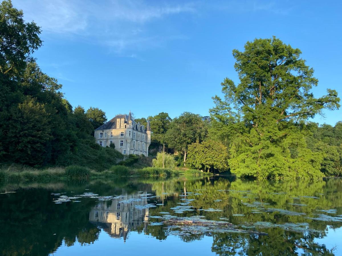 Chateau Des Loups - Les Pommiers Echire Bagian luar foto