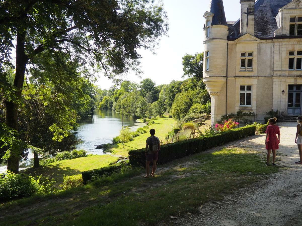 Chateau Des Loups - Les Pommiers Echire Bagian luar foto