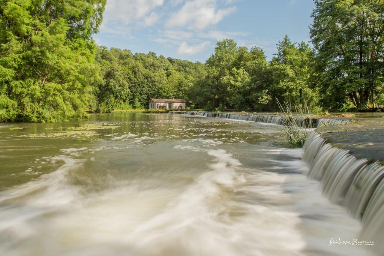 Chateau Des Loups - Les Pommiers Echire Bagian luar foto