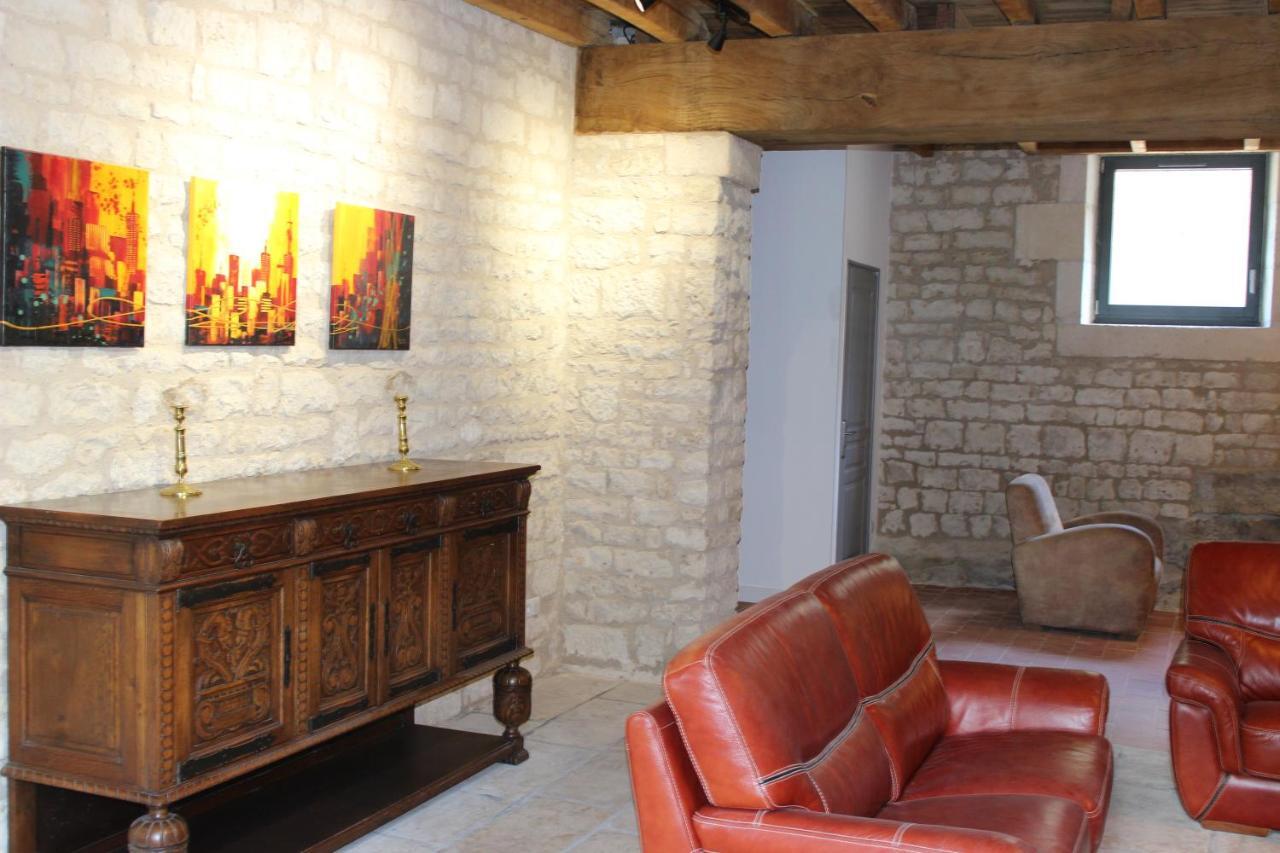 Chateau Des Loups - Les Pommiers Echire Bagian luar foto