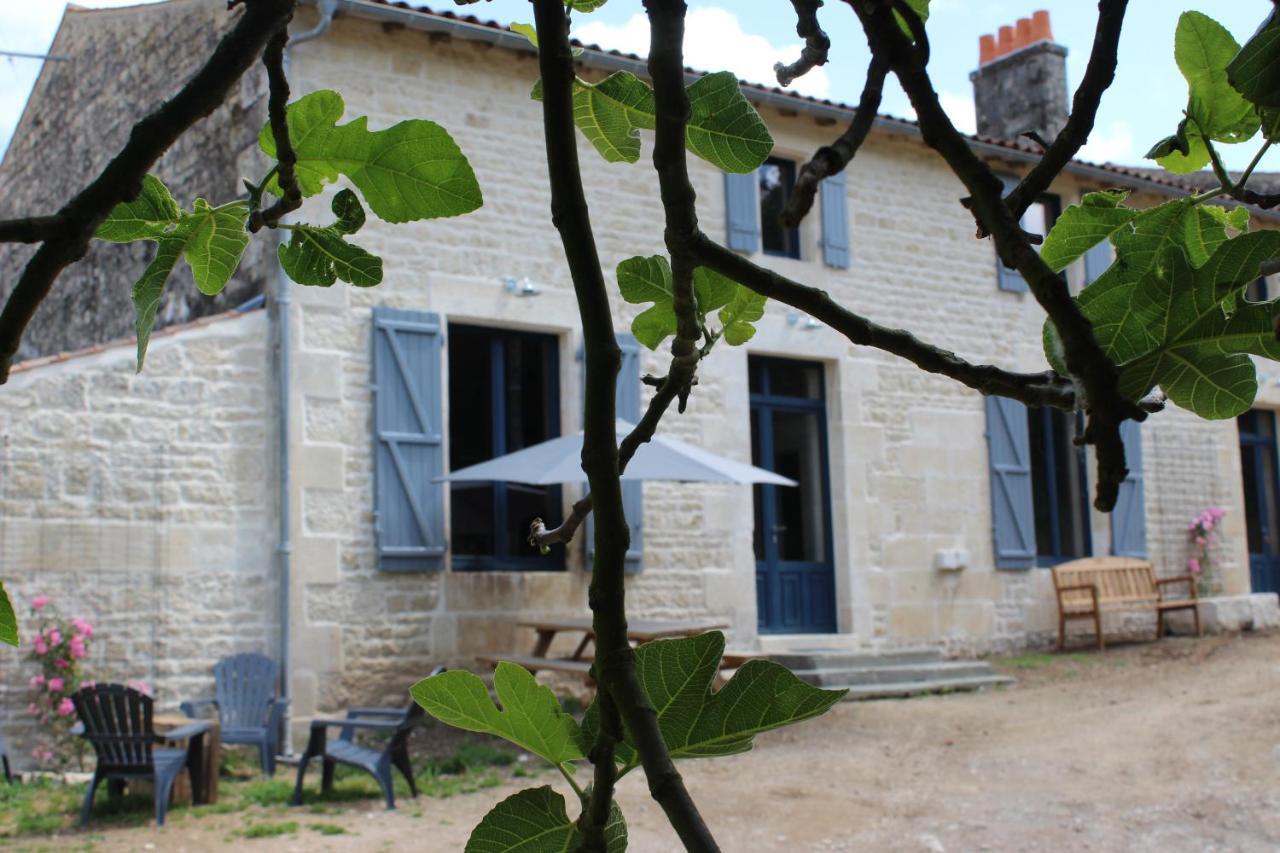 Chateau Des Loups - Les Pommiers Echire Bagian luar foto