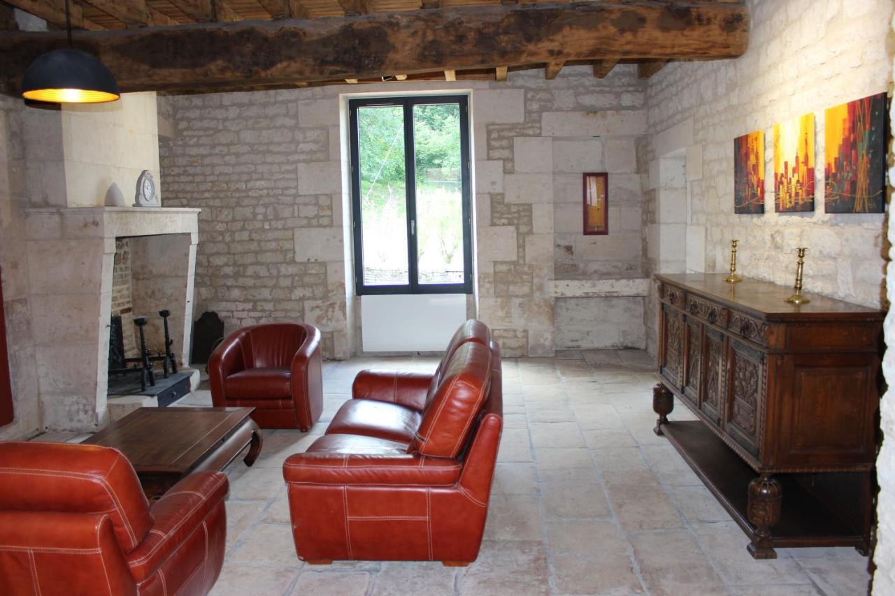 Chateau Des Loups - Les Pommiers Echire Bagian luar foto